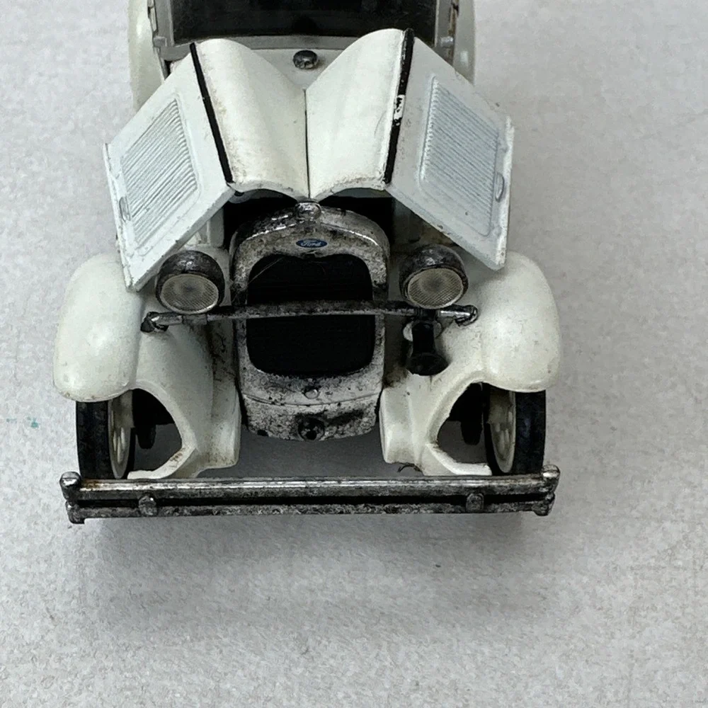 Vintage 1930 Ford Model A Phaeton Vehicle Die Cast 1:32 Ivory Black